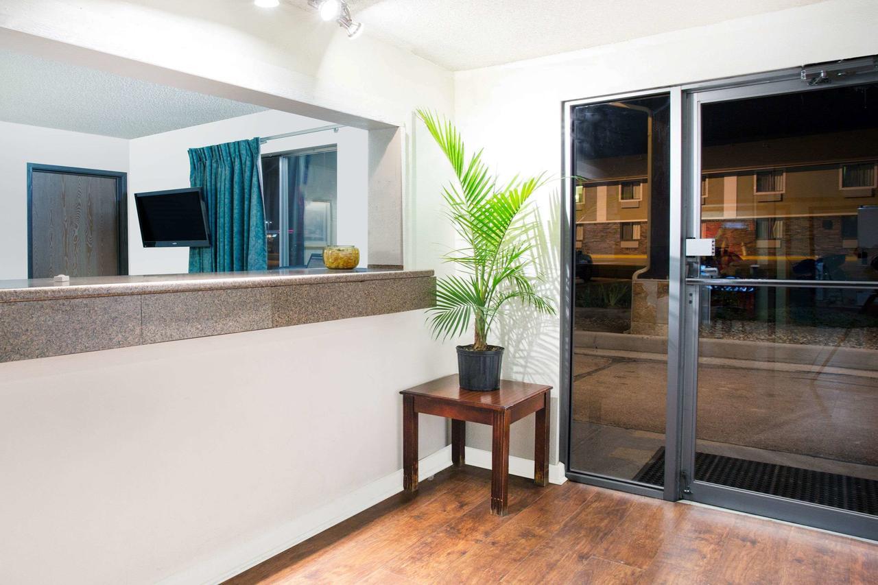 Super 8 By Wyndham Limon Exterior foto