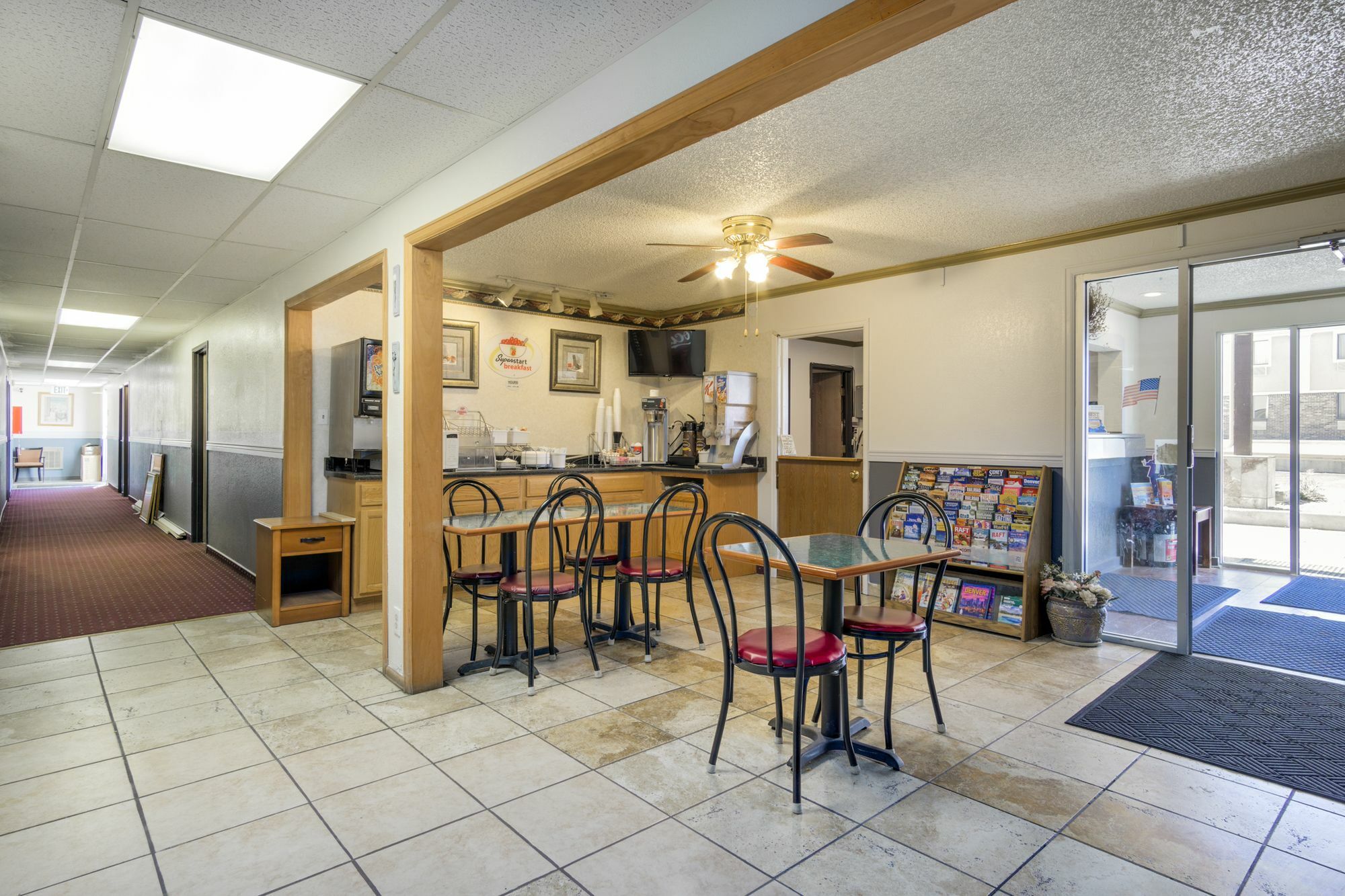 Super 8 By Wyndham Limon Exterior foto